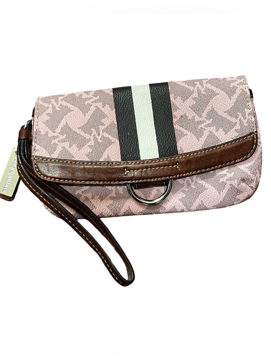 Juicy Couture Handbags - Vintage Juicy Couture dog clutch small in very good condition size 8"x5"